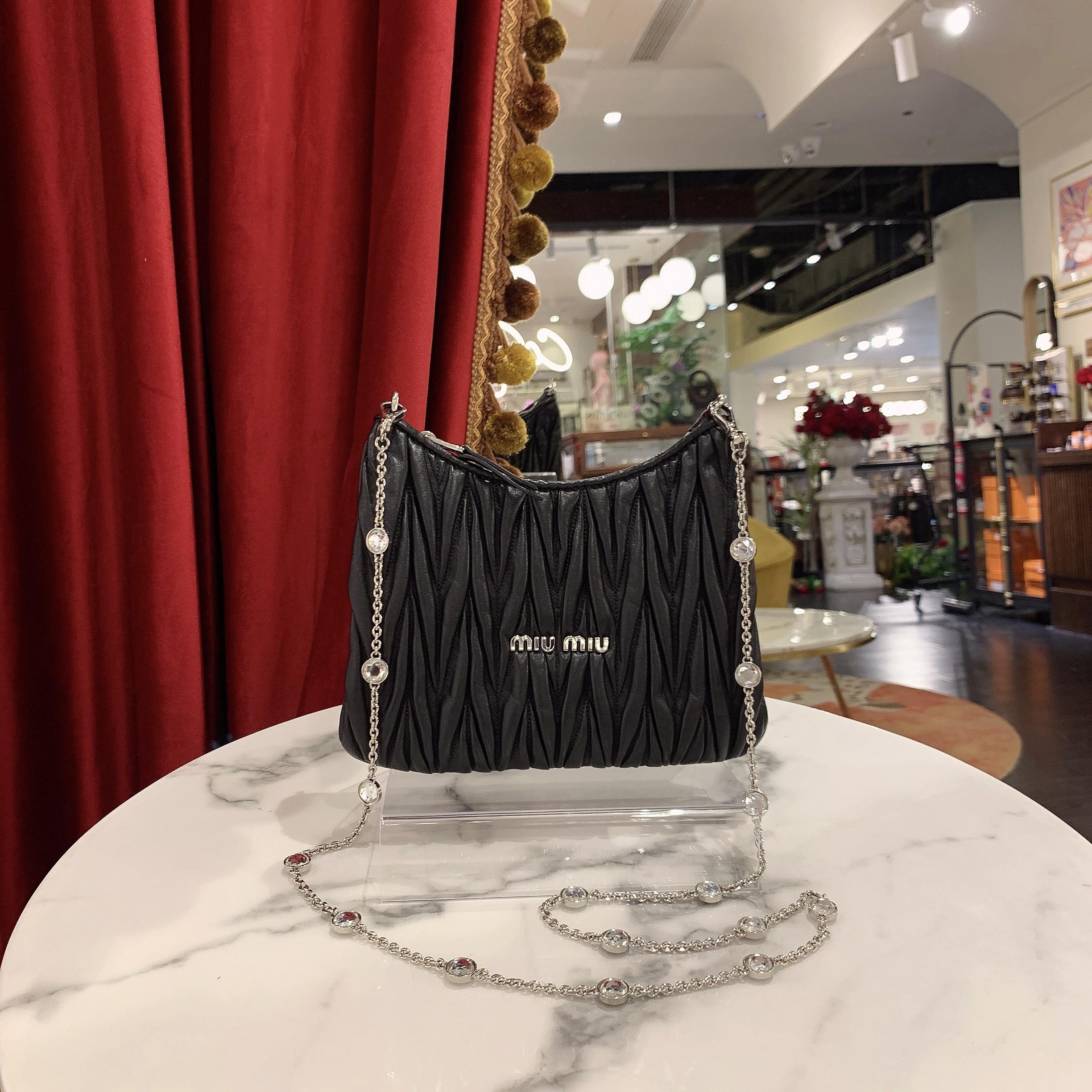 95新 MIU MIU/缪缪 GGS缪缪月牙包黑银羊皮水钻链条包芯17434450