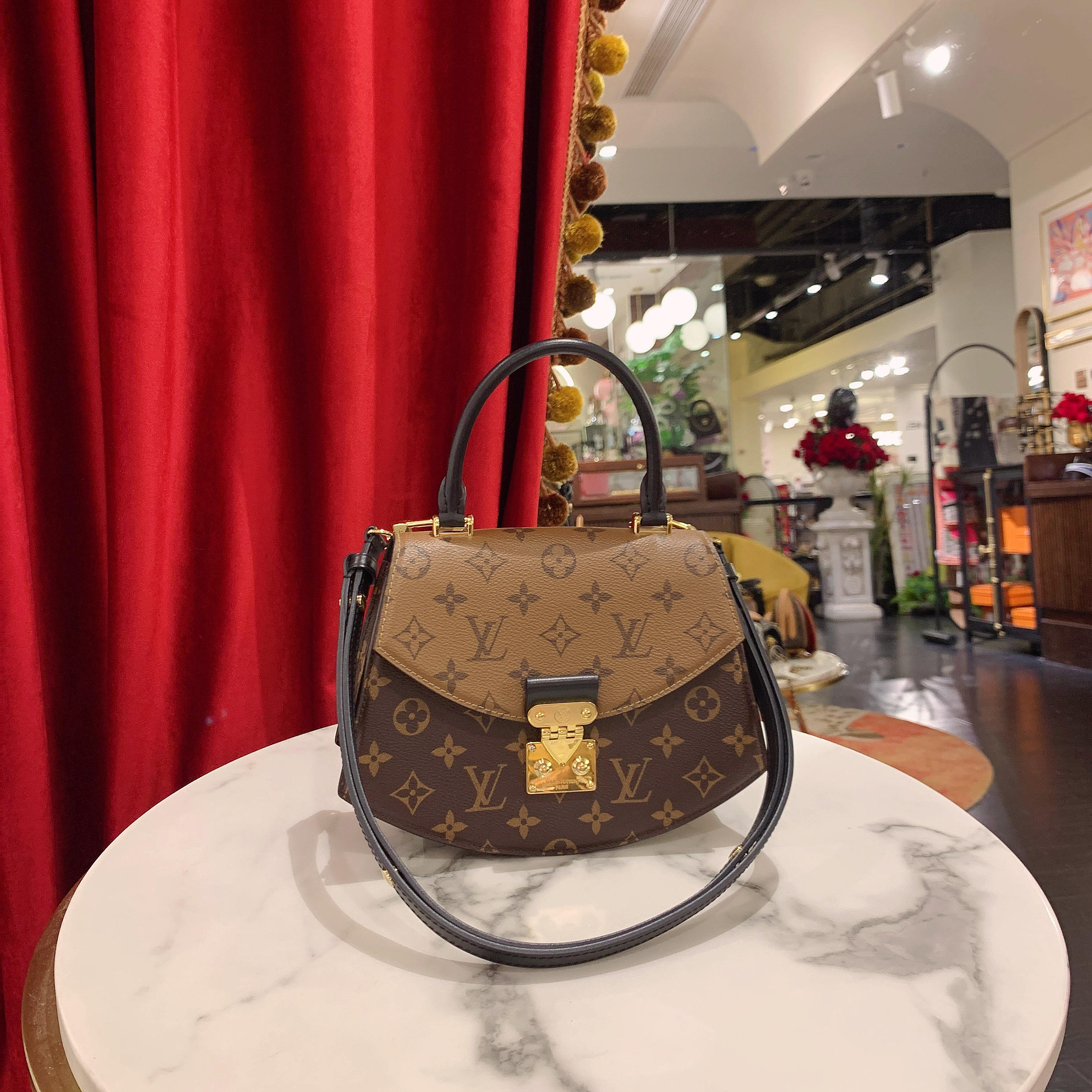 95新 LouisVuitton/路易威登 Tilsitt扇子包单肩包芯片款56768912