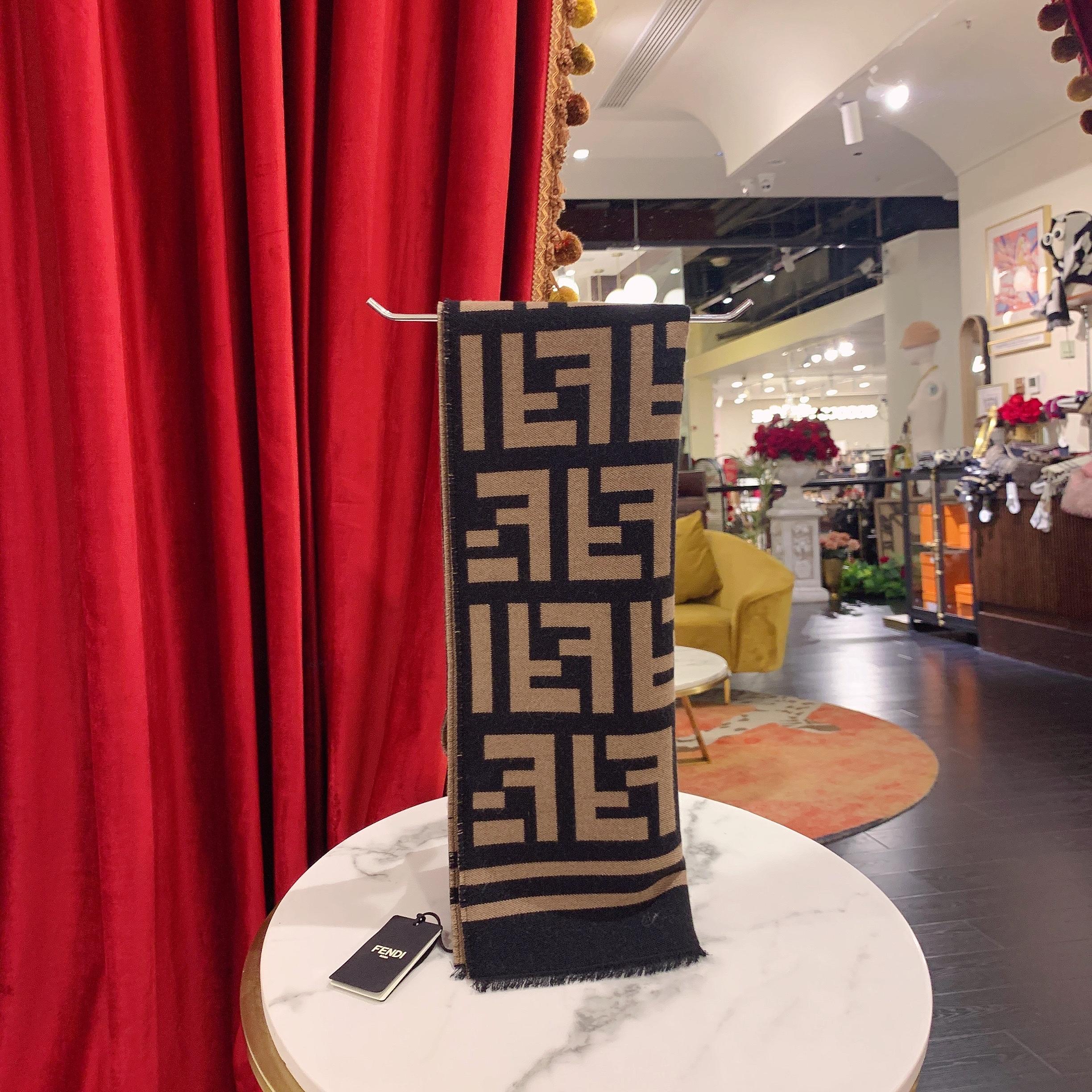 全新未使用 FENDI/芬迪 GGS芬迪黑棕拼色羊毛围巾52921890
