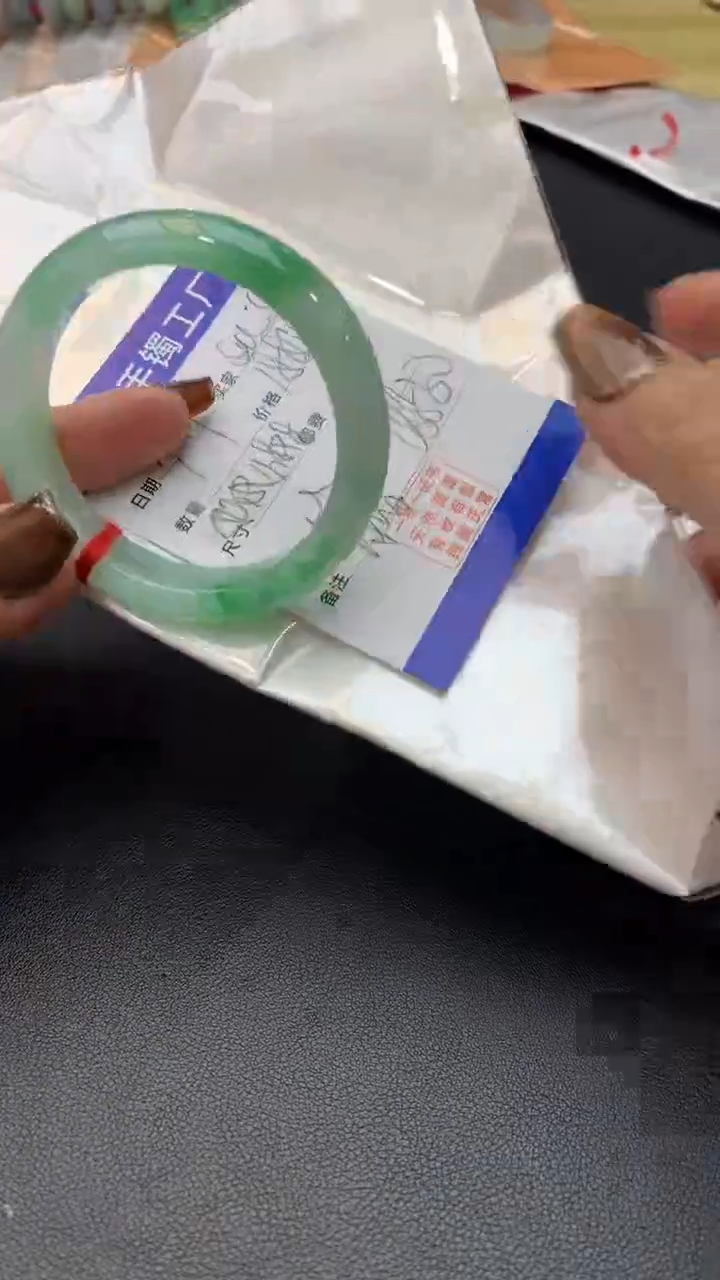 【闪购商品】翡翠手镯未镶嵌手镯