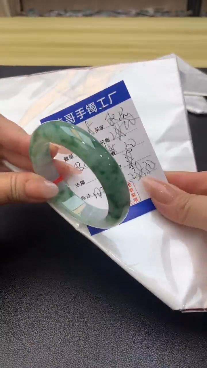 【闪购商品】翡翠手镯未镶嵌手镯