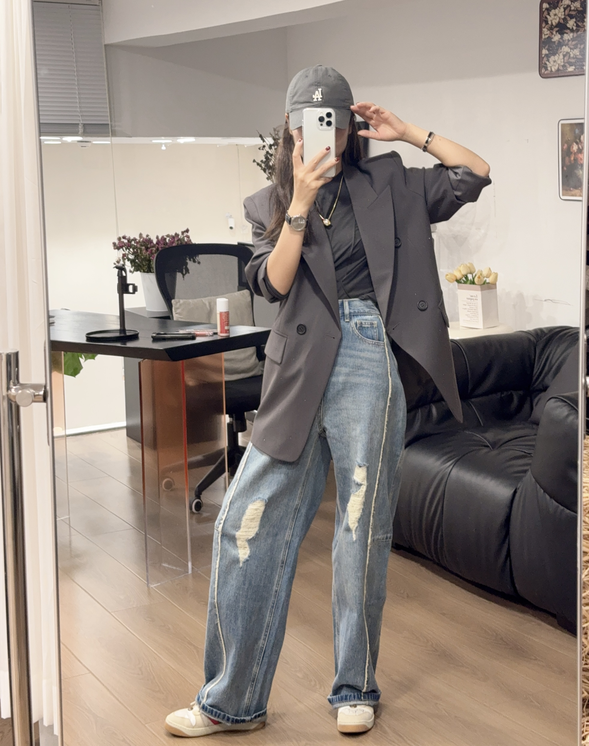 设计师款破洞牛仔裤