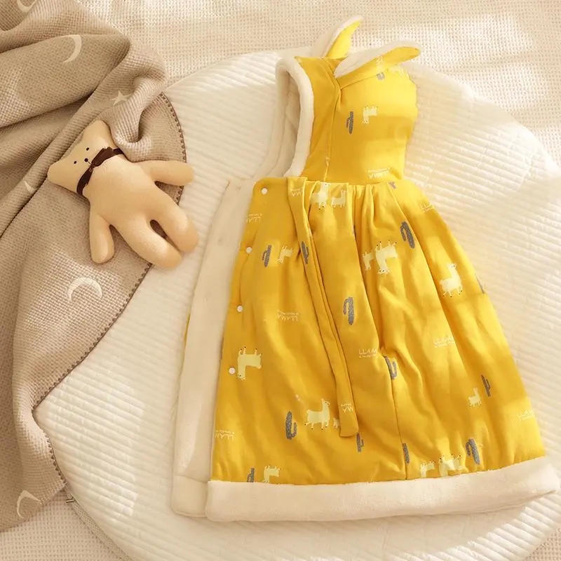 婴儿披风斗篷外套伸手宝宝披肩外出加绒加厚包裹男女幼童抱被冬款