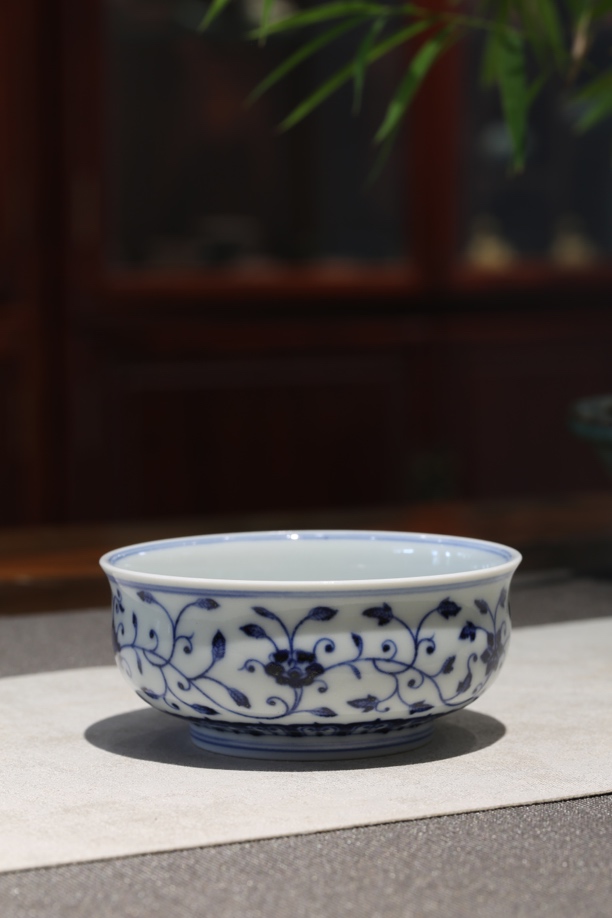 缠枝莲 炉式 青花品杯 片云晚谷主人杯