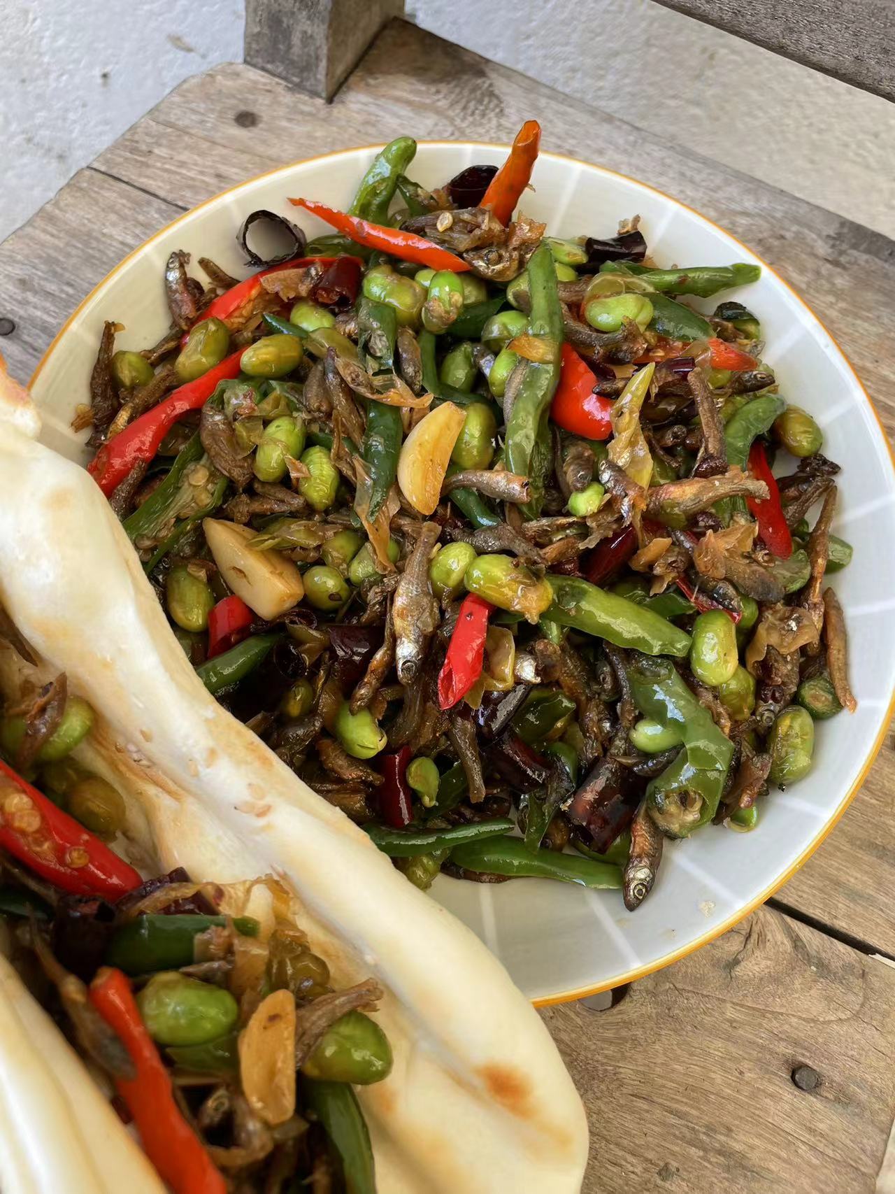 徐州特色菜 辣椒炒毛豆小鱼
