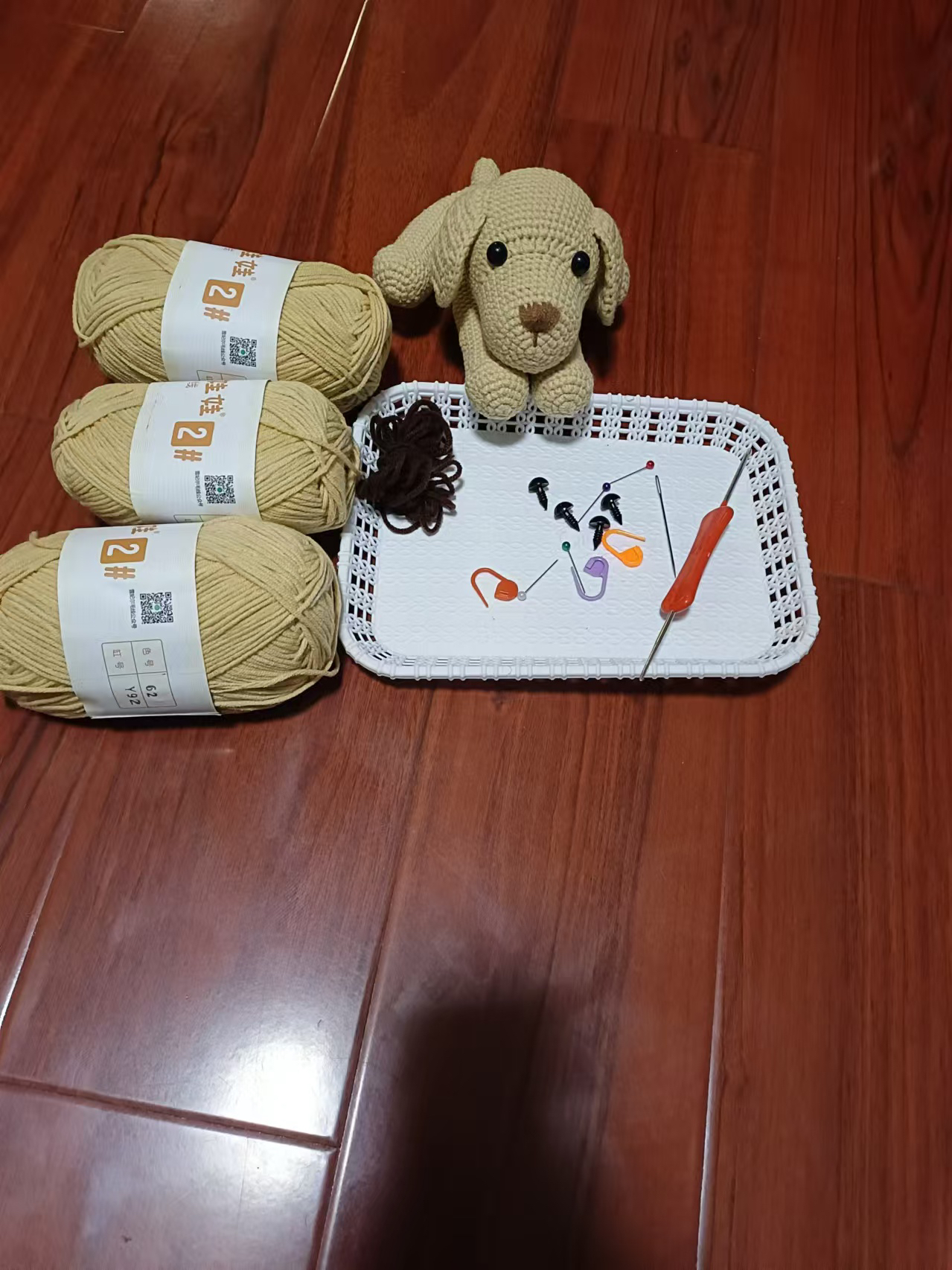 金钰手作钩织大四股的趴趴狗材料包能钩两个，送视频教程