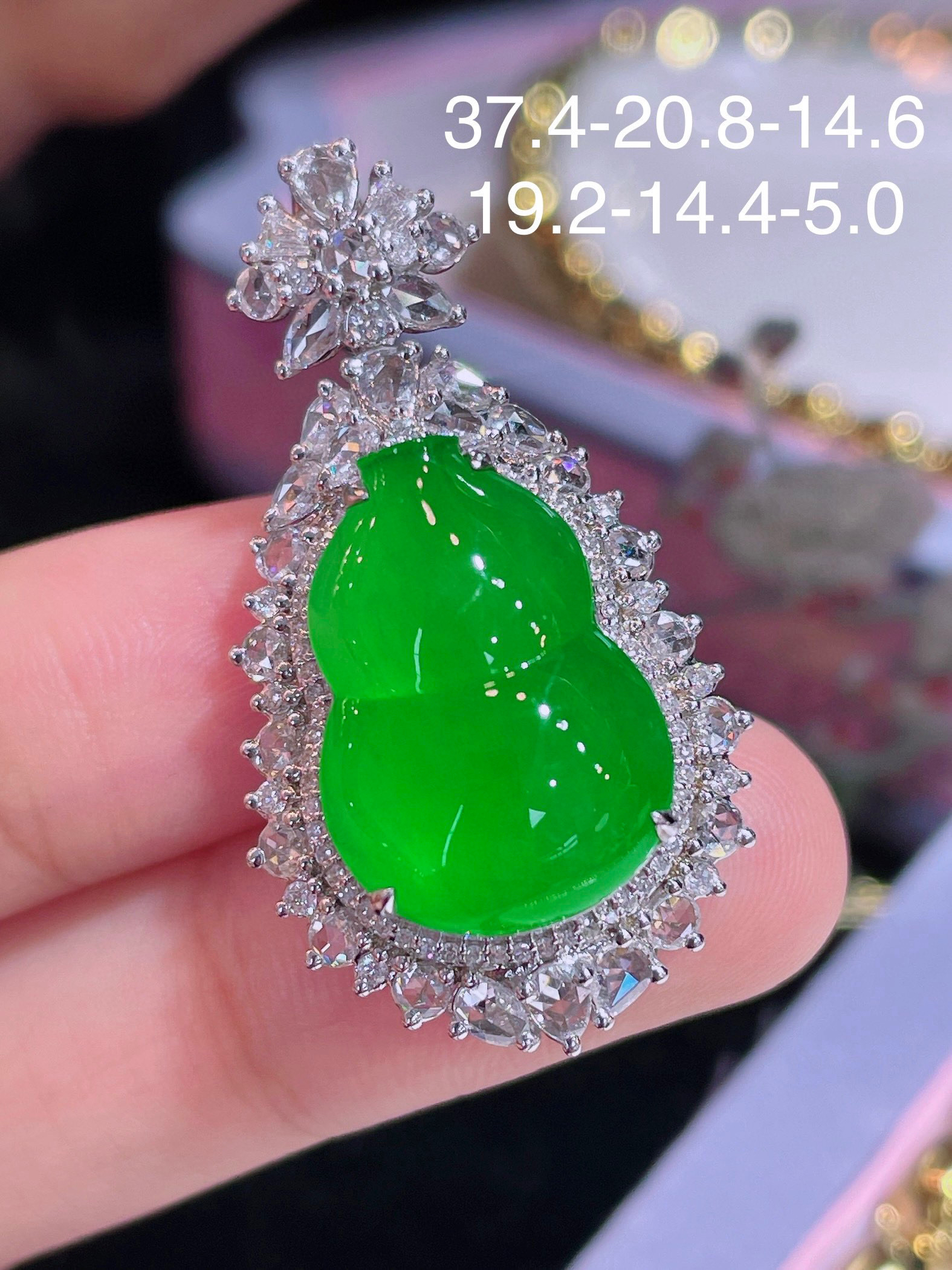 然缅甸翡翠A货 满绿葫芦吊坠 18k金镶嵌钻石  细腻水灵