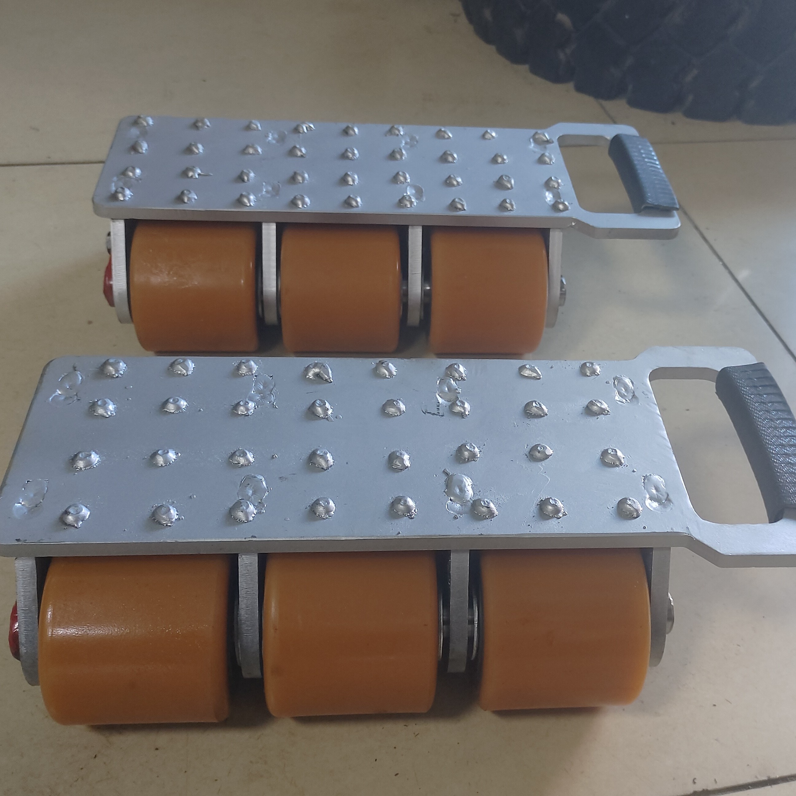 搬运工具坦克轮两排6轮80×70轮