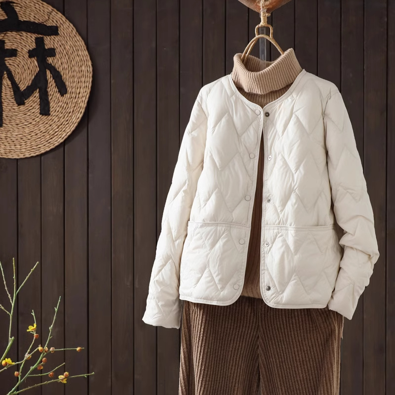 欧货90%白鸭绒轻薄羽绒服女短款2025年秋冬新款时尚宽松保暖外套