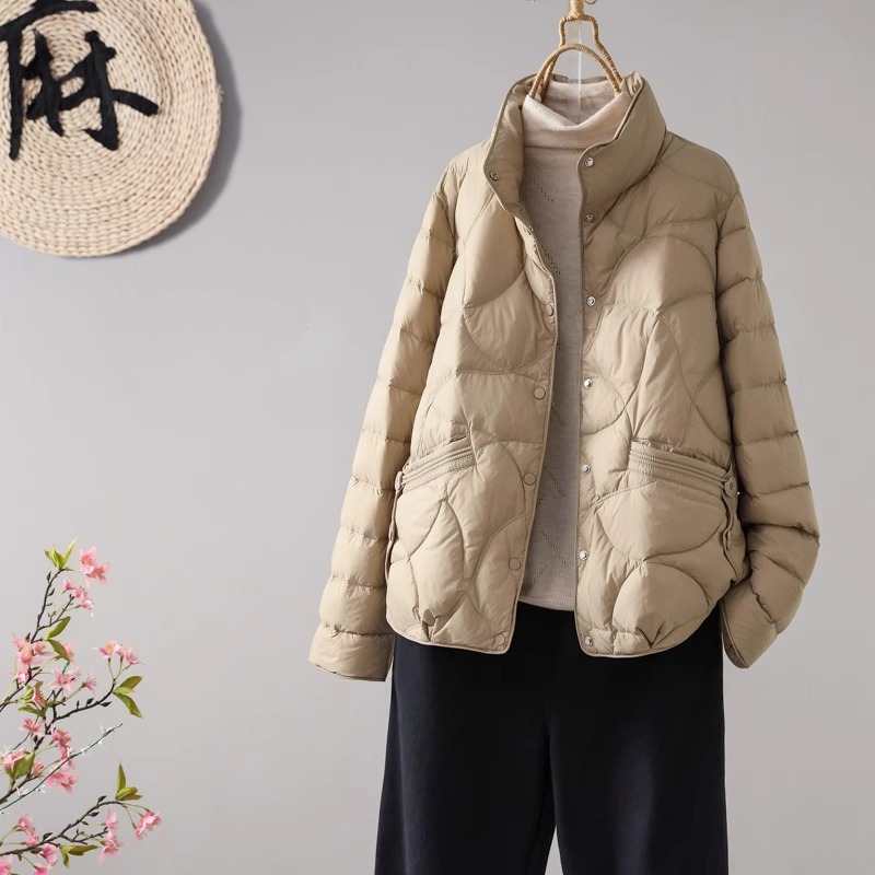 欧洲站立领休闲宽松90白鸭绒轻薄羽绒服女时尚百搭纯色显瘦短外套