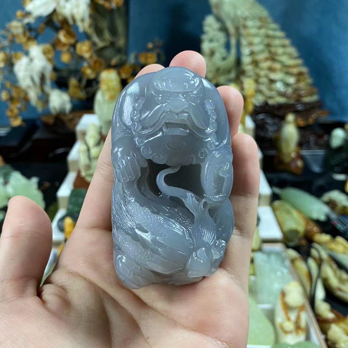 和田玉烟紫，降龙罗汉手工精雕，料子细腻油润精品