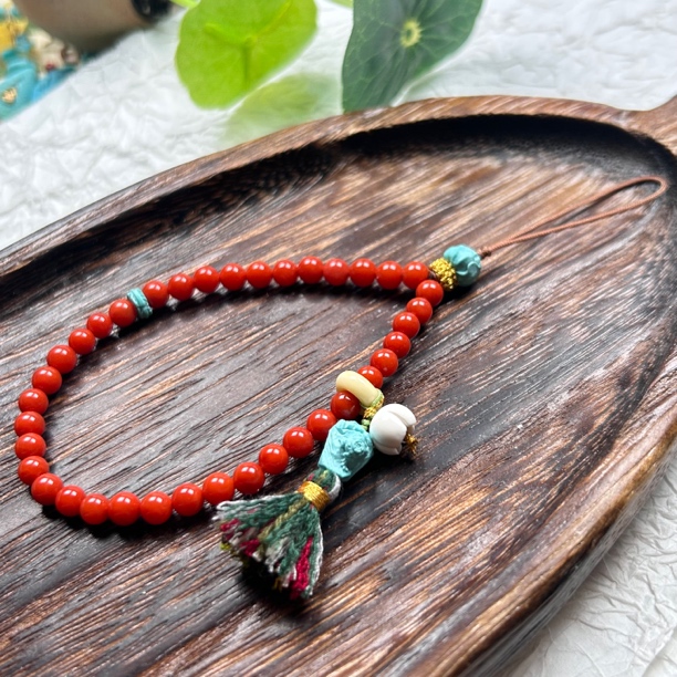 天然南红手机链搭配原矿绿松石羽毛扣金蟾背云猛犸桂花地大证书