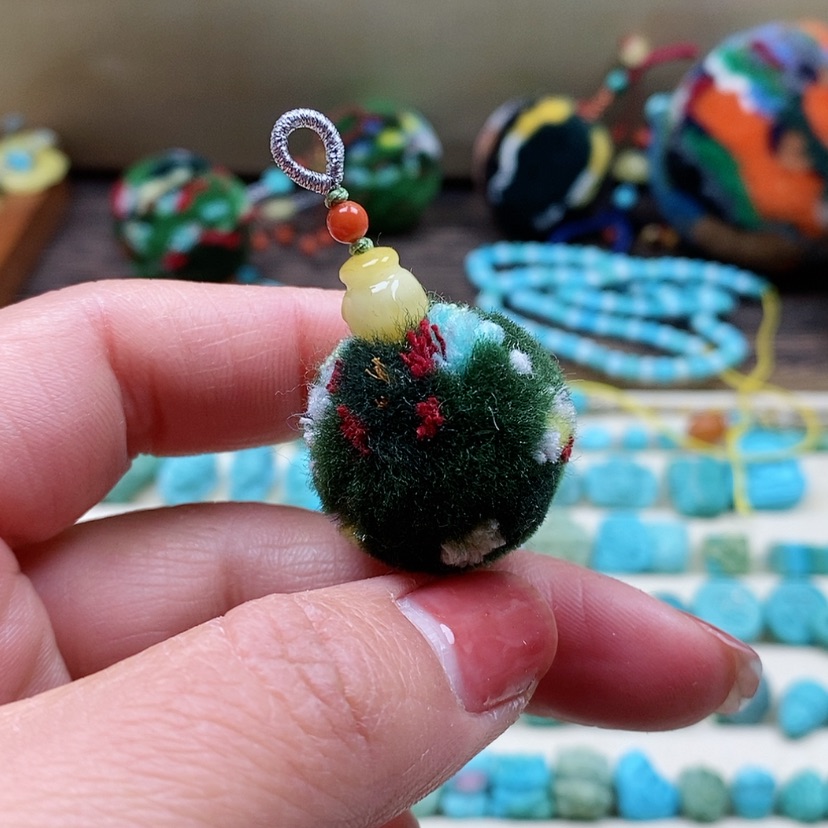 【闪购商品】琥珀裸石未镶嵌飞***猪