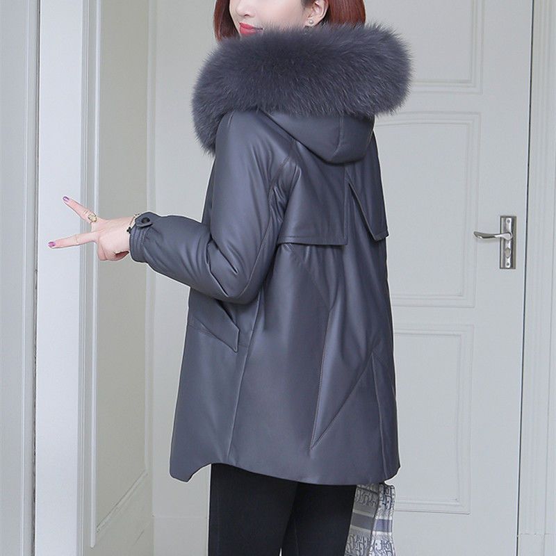 雪中飞2021秋冬新款连帽仿狐狸毛皮草海宁PU皮服女皮衣外套