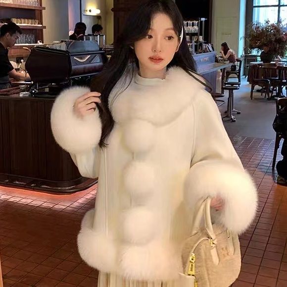 雪中飞雪国精灵2023秋冬新款羽绒服白鸭绒内胆毛呢仿皮草小香风斗