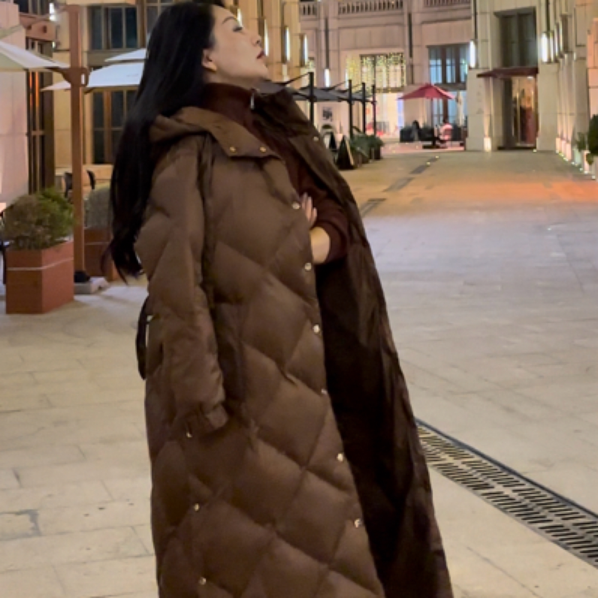 帽子款两侧暗扣外套