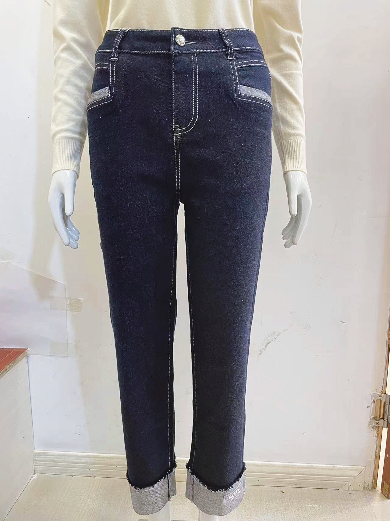 新春百搭时尚牛仔裤女士