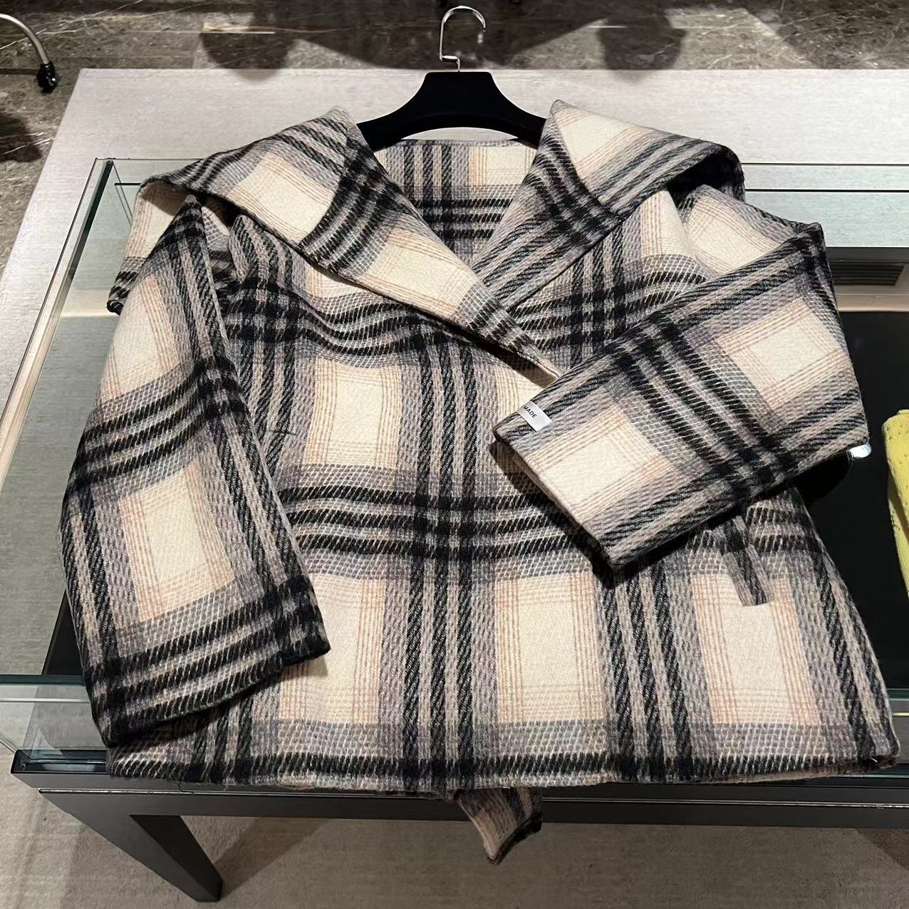 格纹海军领短款大衣