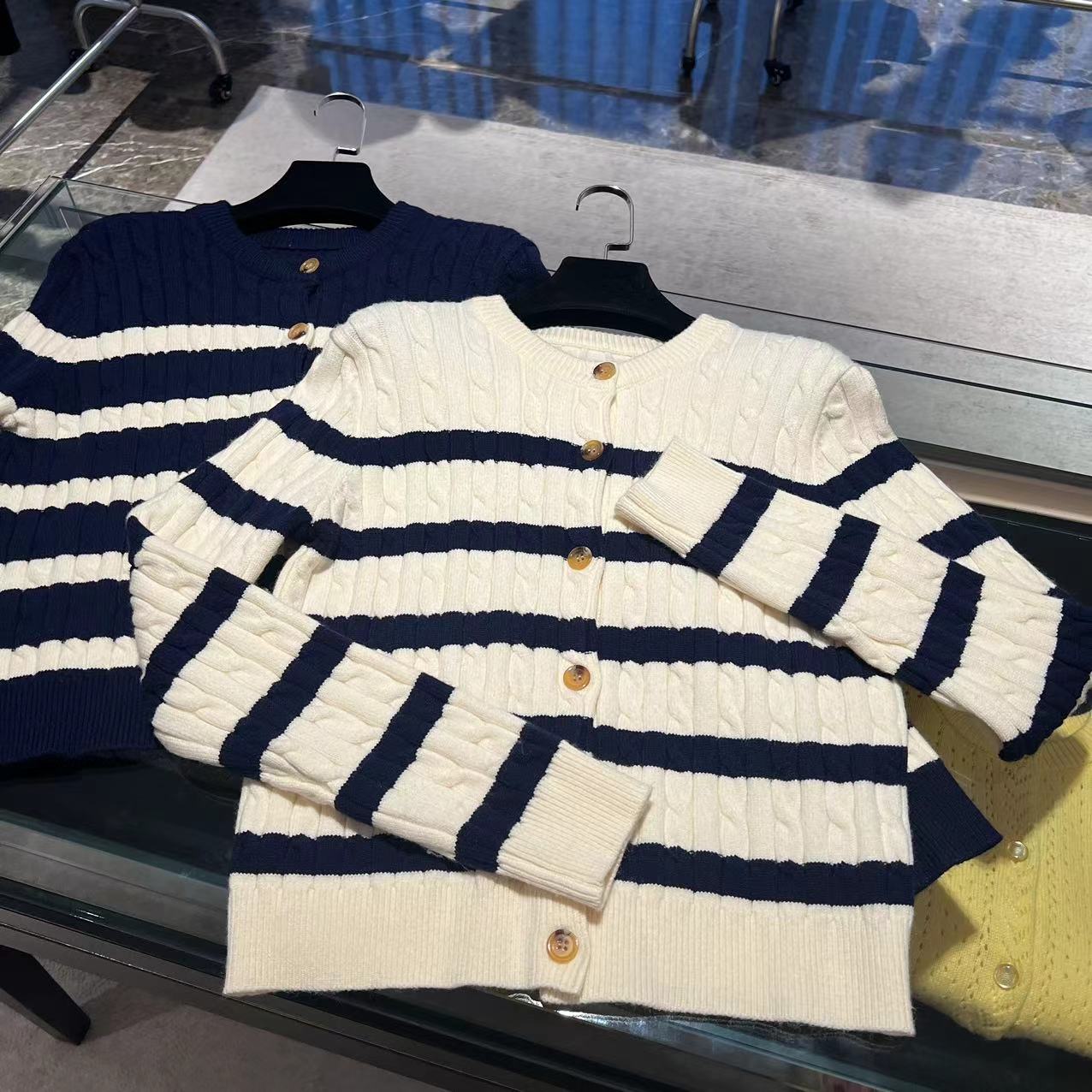 条纹经典休闲百搭毛衣开衫