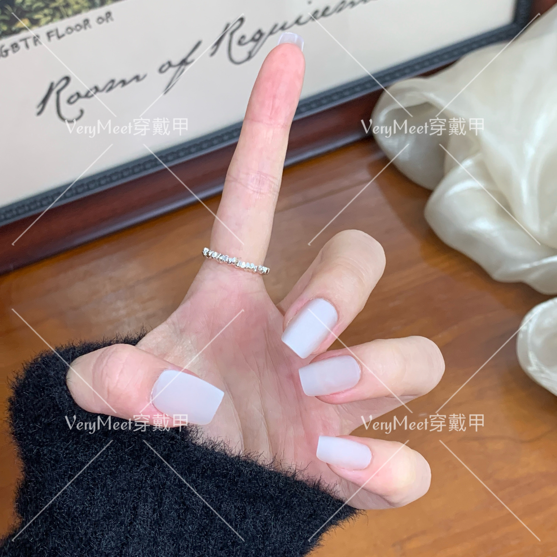 VeryMeet穿戴甲磨砂款奶奶灰色短方甲高级时尚百搭基础款美甲107