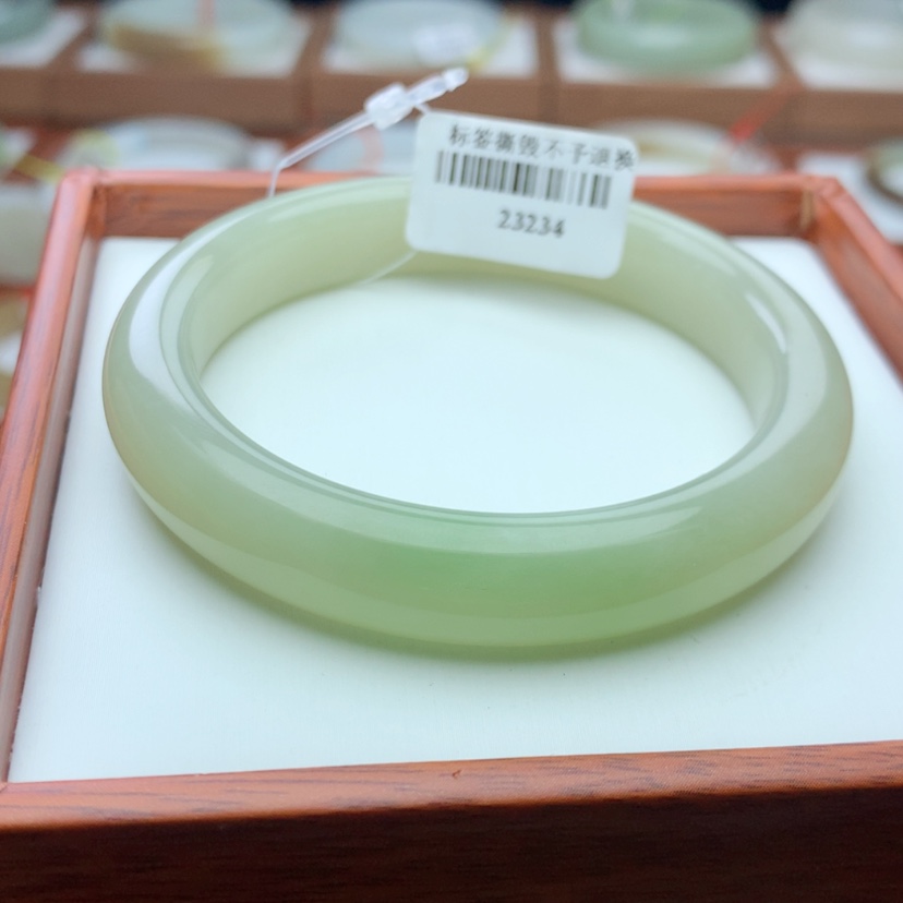 【闪购商品】和田玉手镯未镶嵌?*?56