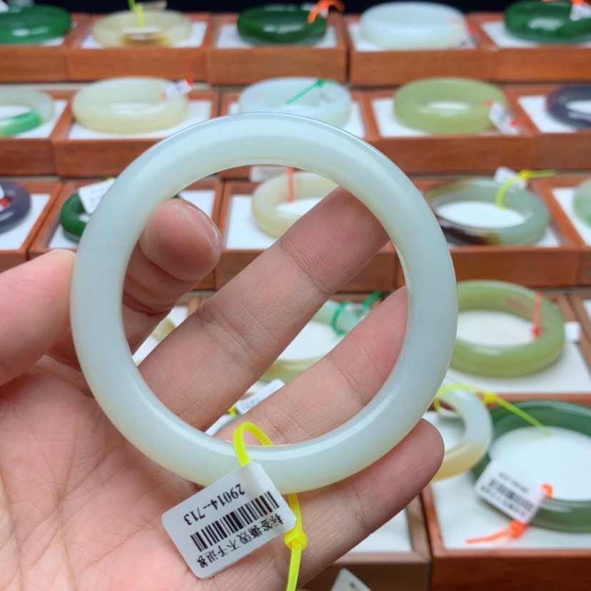 【闪购商品】和田玉手镯未镶嵌繁**天5960