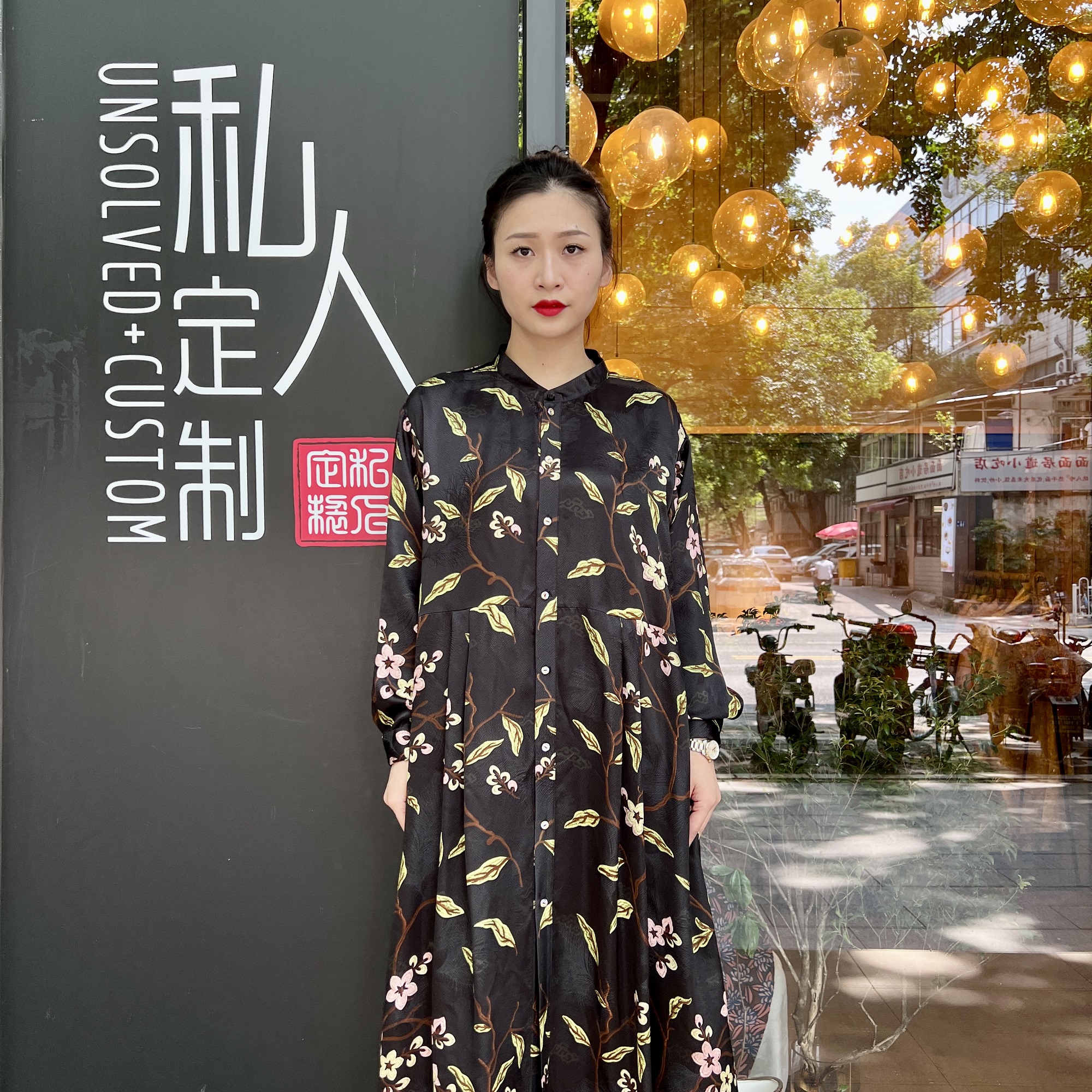 UNSOLVED CUSTOM/未解黑底绿叶花小圆领碎花气质时尚长款连衣裙