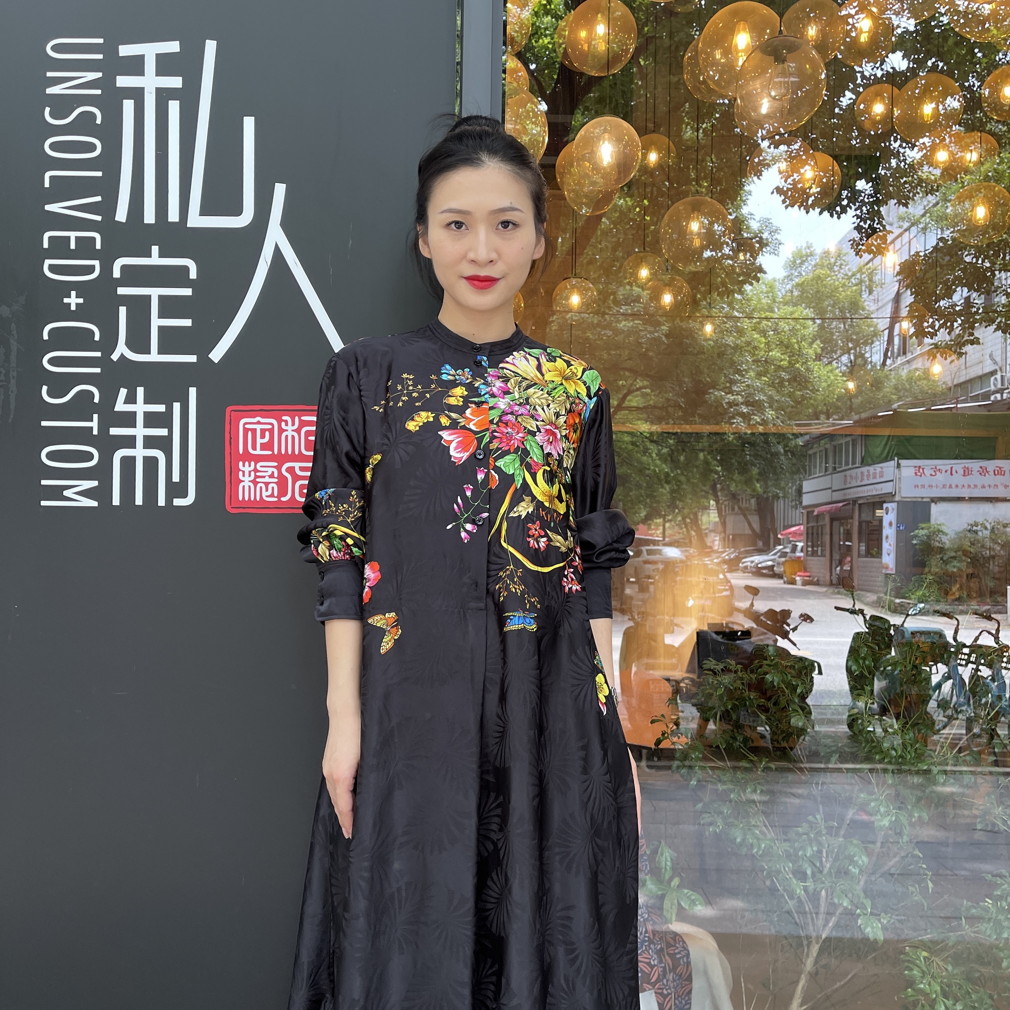 UNSOLVED CUSTOM/未解黑底彩花小立领半开门襟通勤大气桑蚕丝长裙