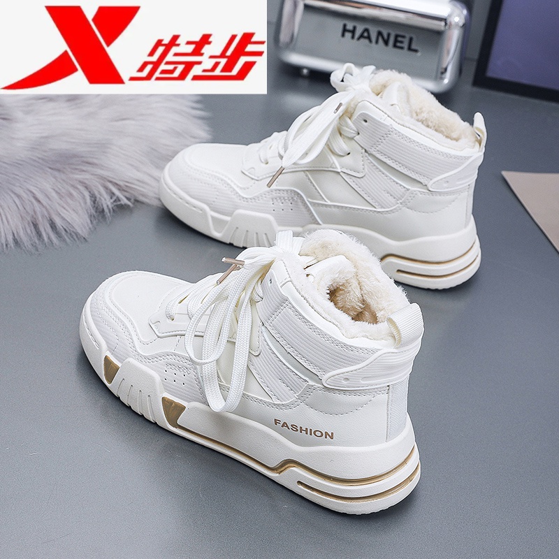 特步断码踩屎感休闲小白鞋女高帮加绒保暖2023年冬季新款软底学生