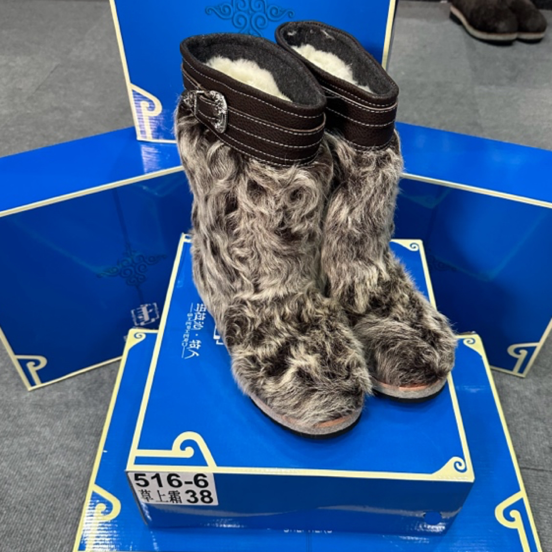 516-6玛拉沁冬季女暖乎乎毛茸茸羊皮中筒防寒保暖防滑靴子