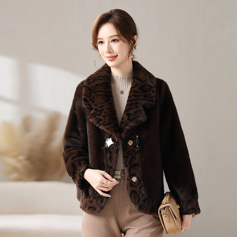 妈妈装冬季新款2024水貂绒皮毛一体大衣中老年女装高贵气质外套