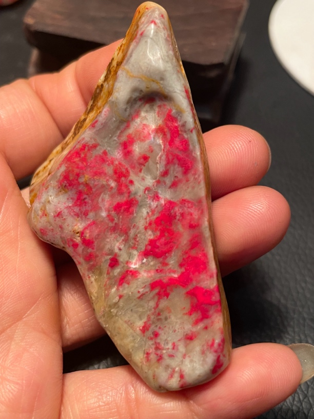 昌化软玉底白田鸡血，重41克大约规格6.5-4.1-2cm