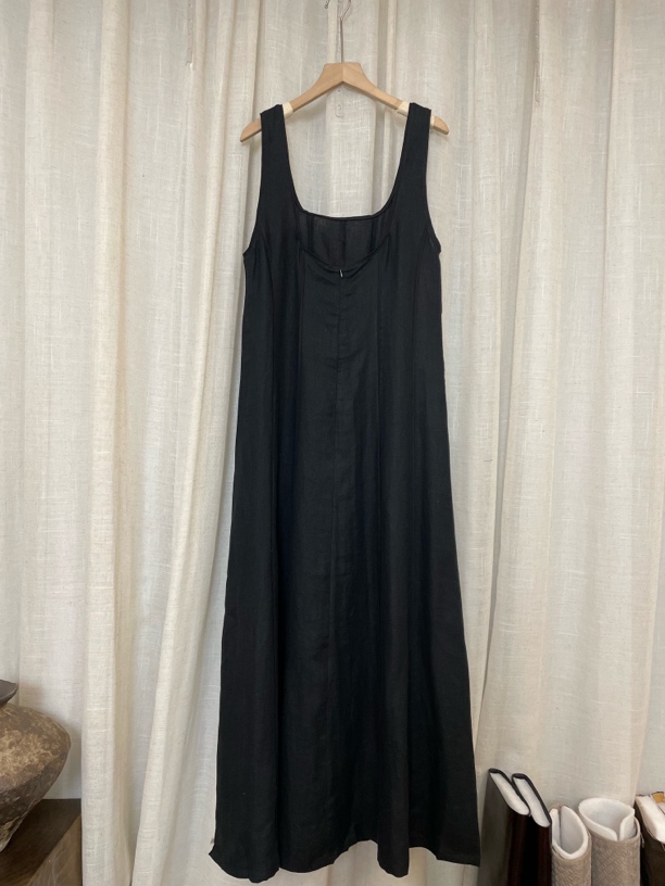 HMM黑色背心裙宽松显瘦无袖连衣长裙女
