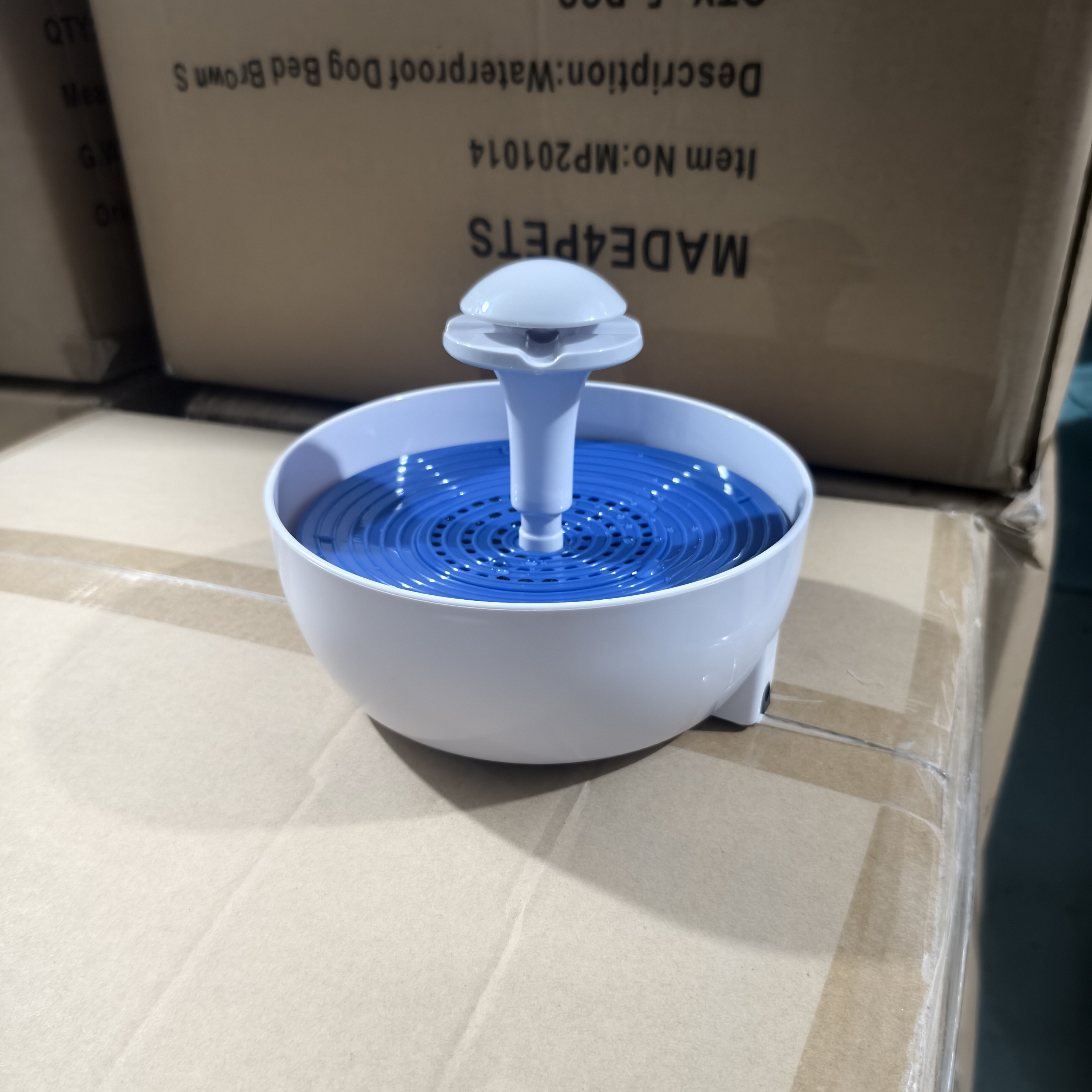 猫咪饮水机饮水器自动循环宠物喂水盆流动活水神器