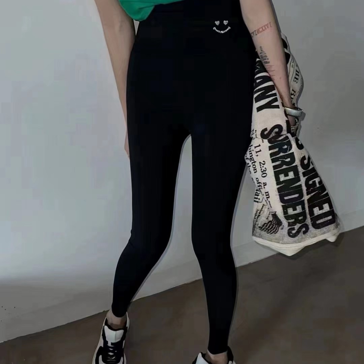 LU/鹿儿Y666111时尚简约休闲百搭显瘦鲨鱼裤收腹芭比裤打底小脚裤