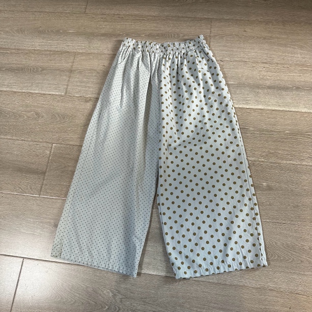 ALK036松紧腰波点印花绵直筒裤子。