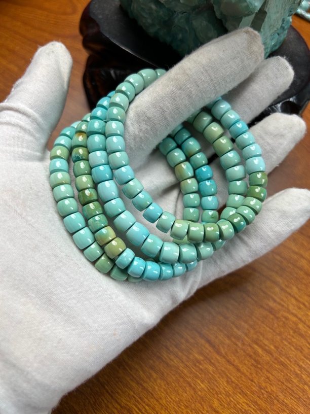 工厂直发湖北原矿绿松石精品高瓷直切手串（多样性发一条）