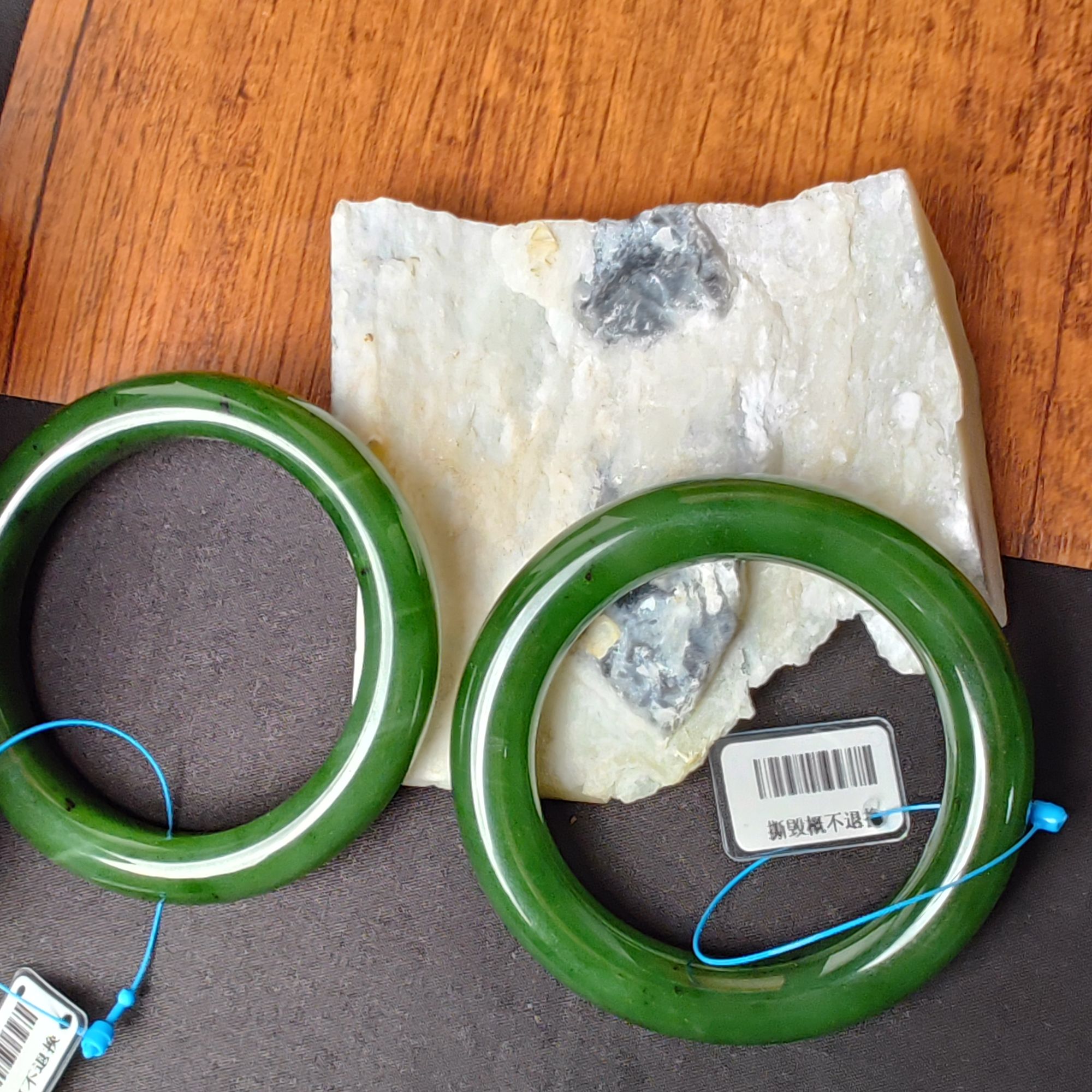 老王珠宝和田玉 俄七冰底碧玉手镯 微瑕 多样性发一