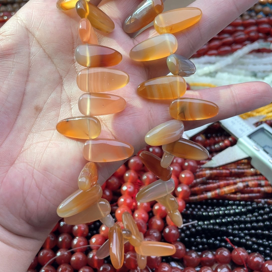 玛瑙/玉髓珠宝半成品未镶嵌一条装玛瑙二八孔雨滴