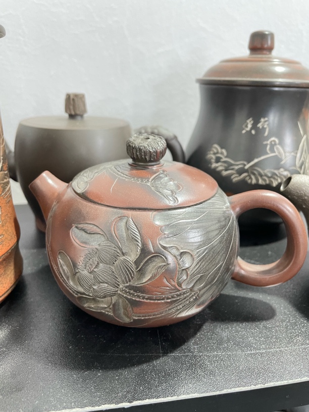 浮雕精品茶壶一个