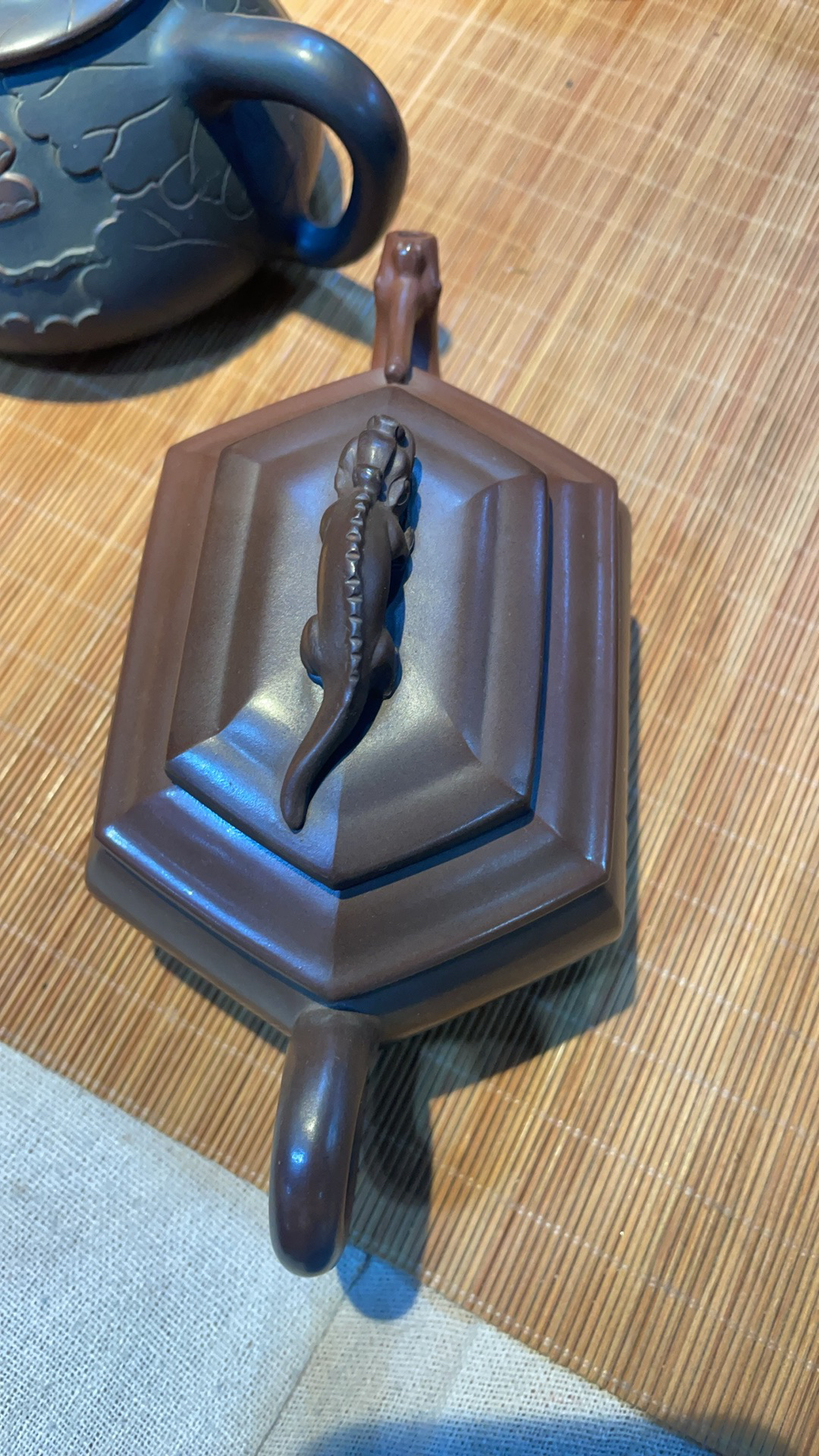 邱一峯作品坭兴陶全手拍茶壶