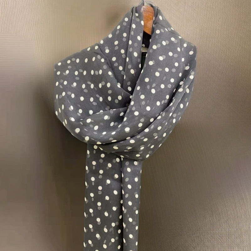 2024冲奥燃动季时尚百搭网红气质经典大方印花黑色女士围巾