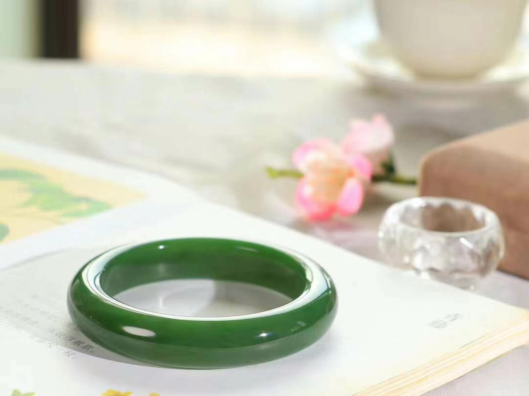 和田玉碧玉手镯正阳绿