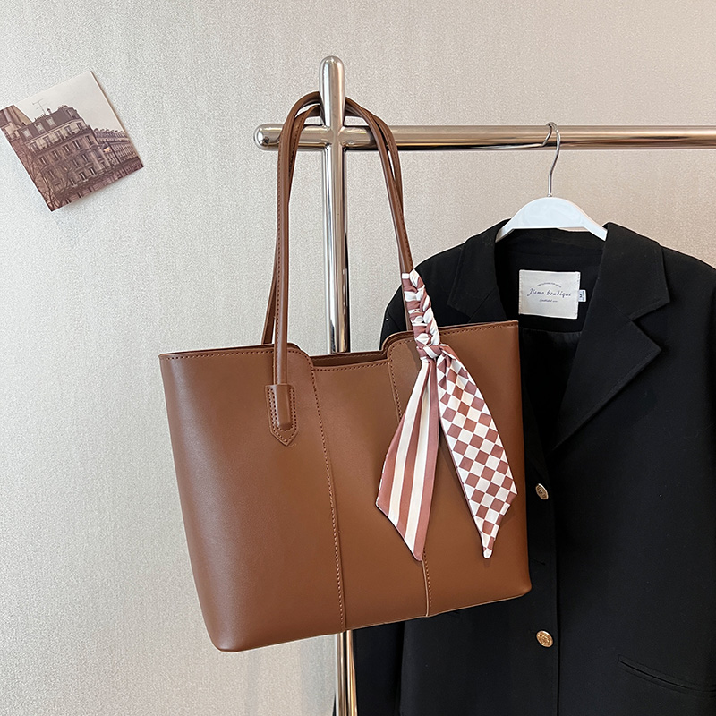 高级感大包包女2025新款大容量单肩腋下包百搭手提通勤托特包洋气