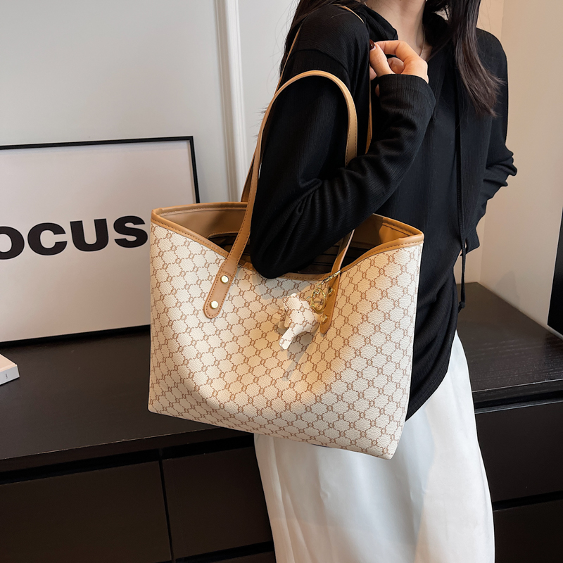 上班通勤大包包女2024新款春季韩系格纹休闲小众百搭单肩托特包