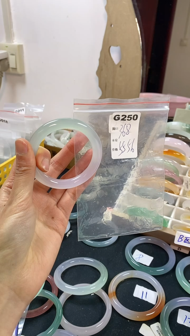 【闪购商品】玛瑙/玉髓手镯未镶嵌250