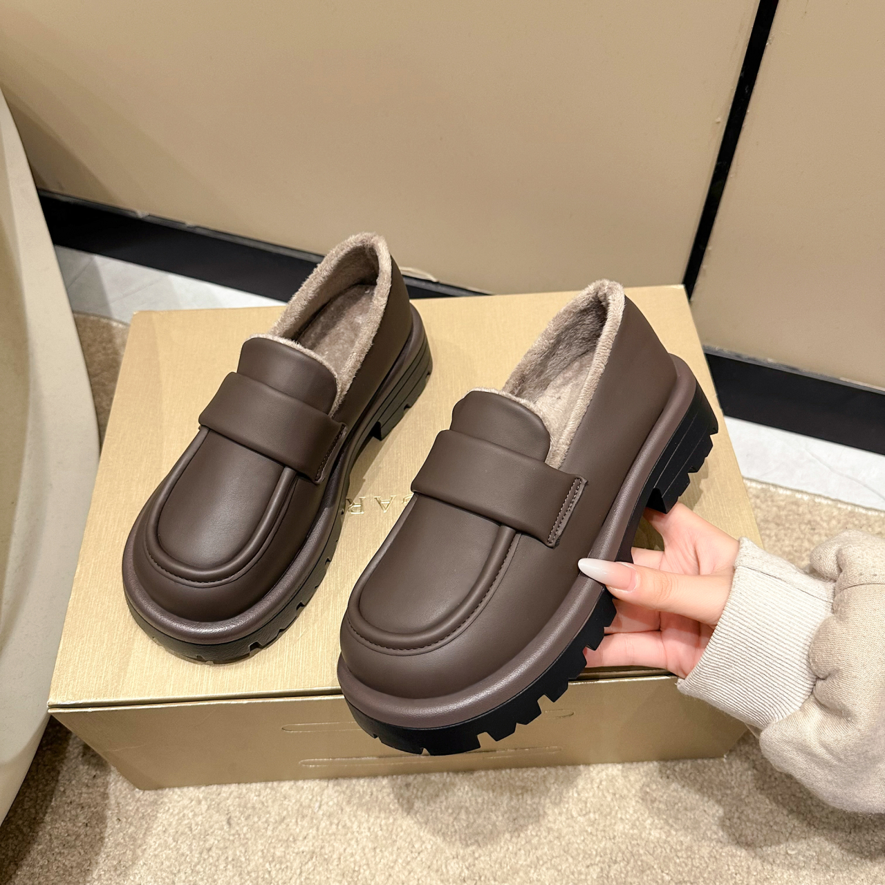 【炫裴珣】厚底加绒皮鞋女款2023新款网红爆款英伦风乐福鞋复古女