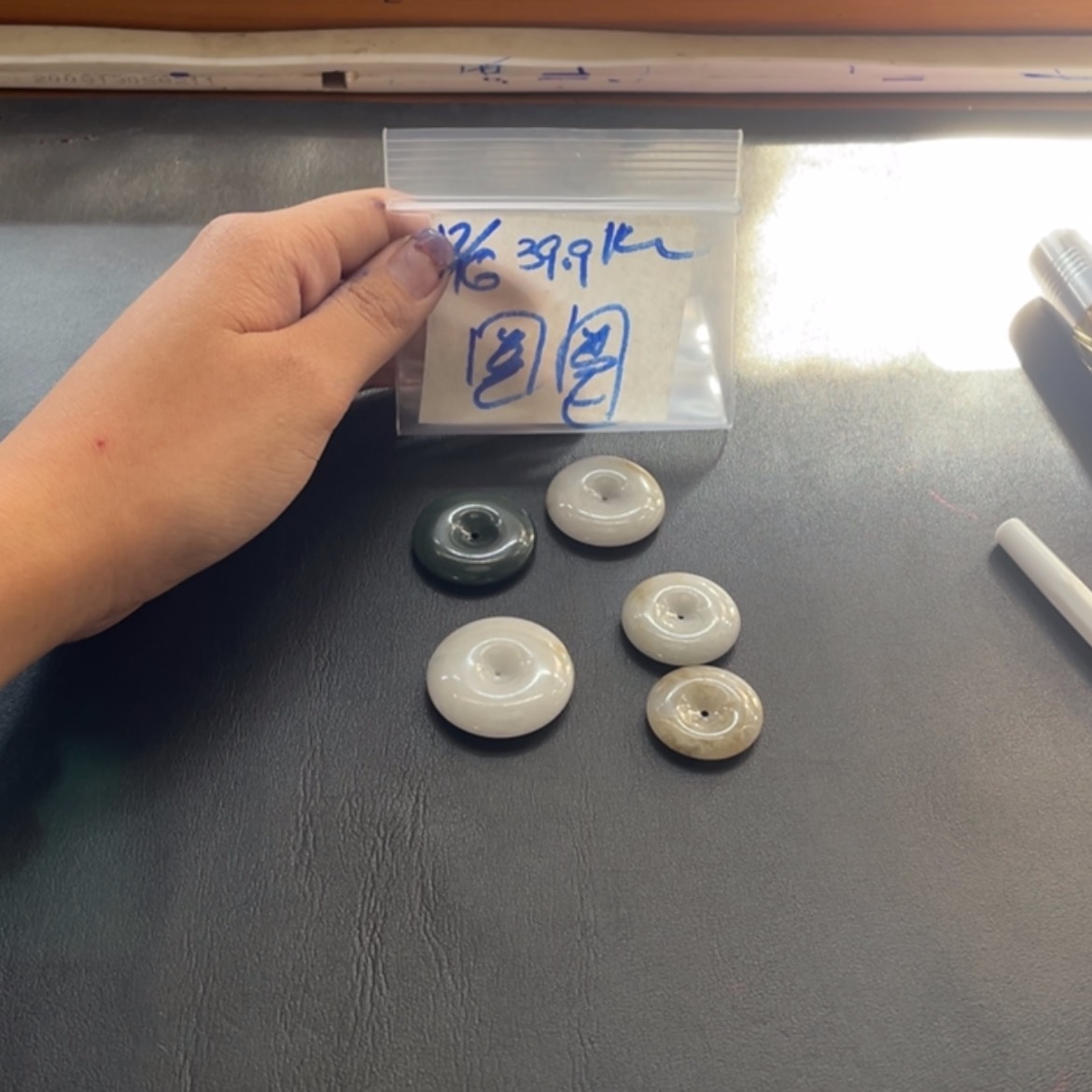 【闪购商品】定制翡翠未镶嵌圈*?