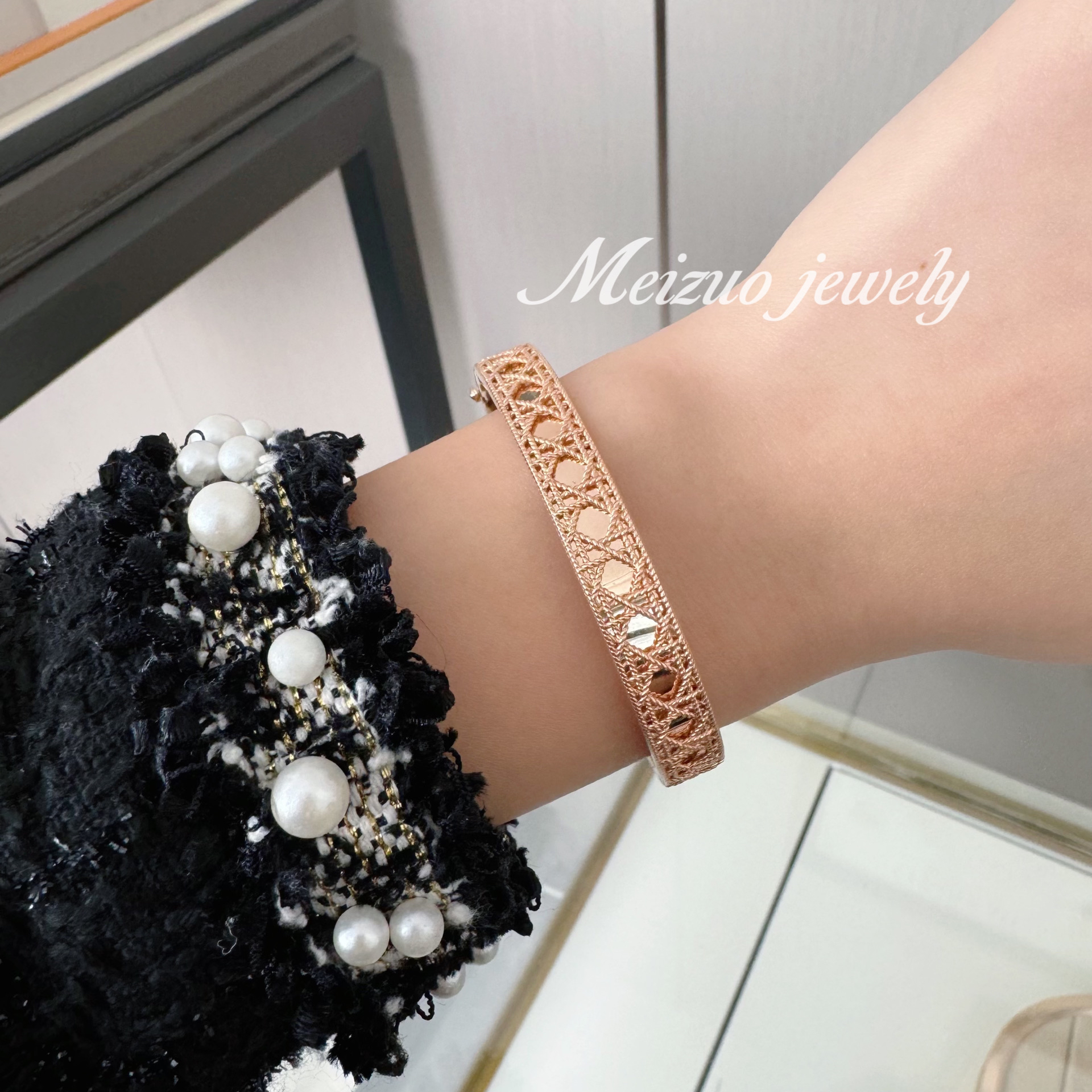 Meizuo【玫瑰金】18K金藤格纹手镯简约复古重金重工