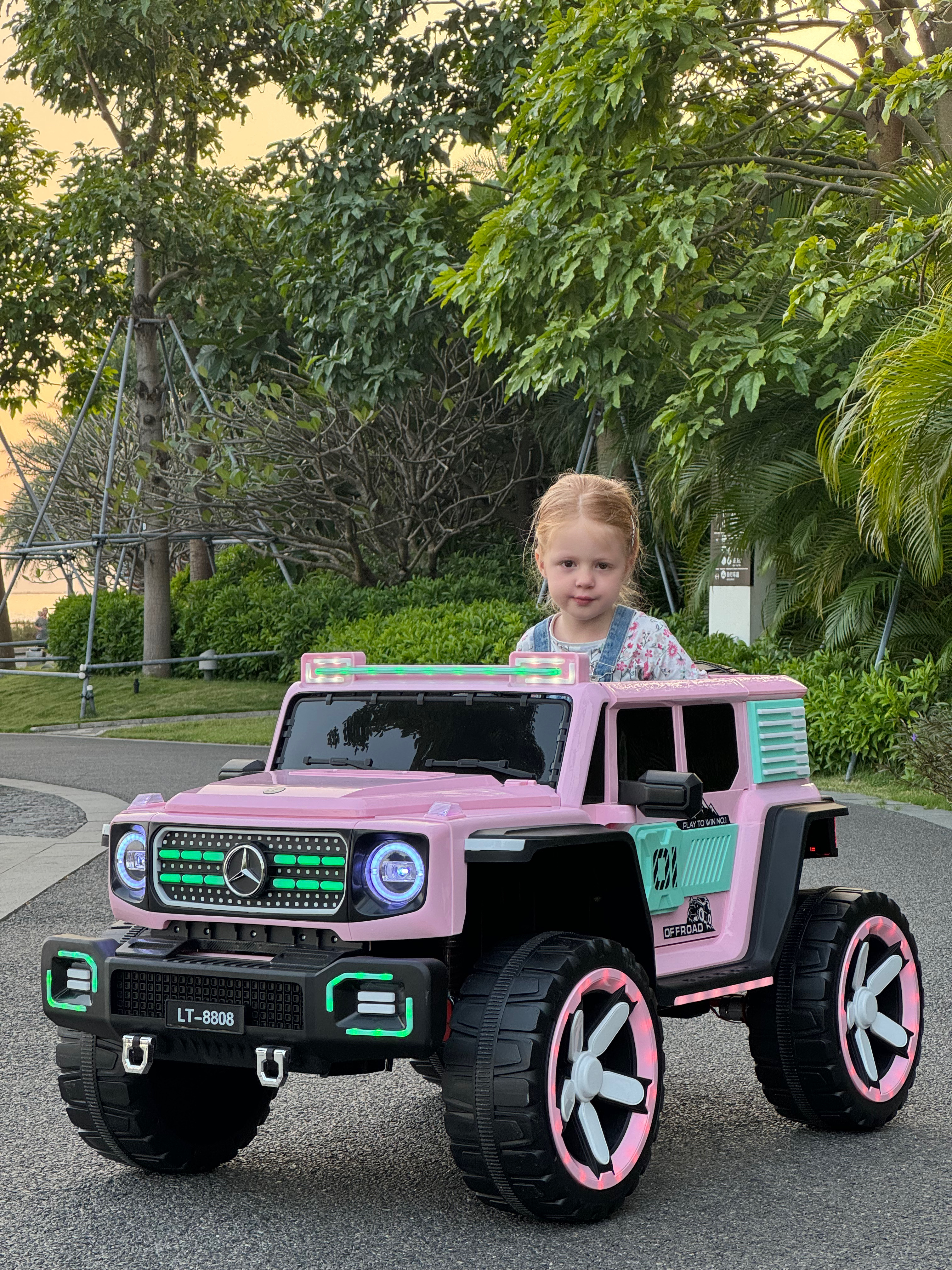 儿童电动车四驱炫酷越野车亲子车大动力独立减震蓝牙音乐大g